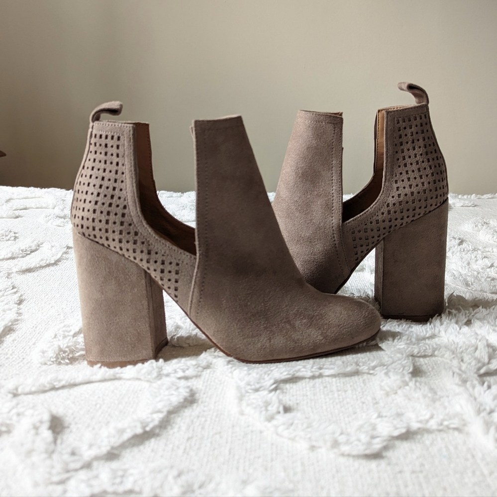 Steve Madden faux suede booties, size 7.